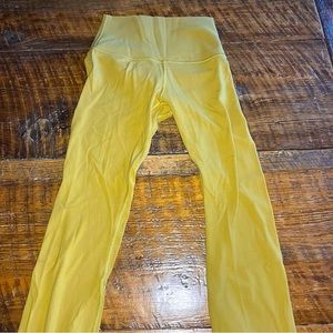 Lululemon Wunder Under - Sz 2✨